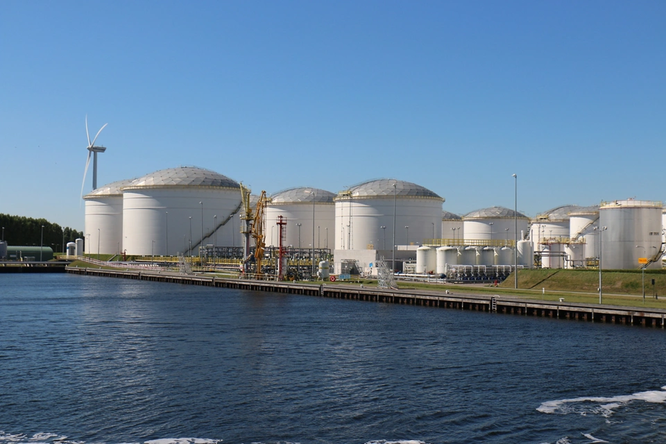 Chemical Terminal Increases Tank Utilization and Safety With 2-in-1 Radar Level Gauge