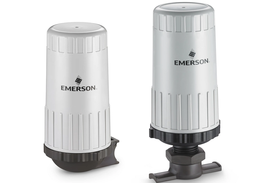 Rosemount™ Synchros™ wireless repeater and temperature monitor devices by Emerson displayed side by side.