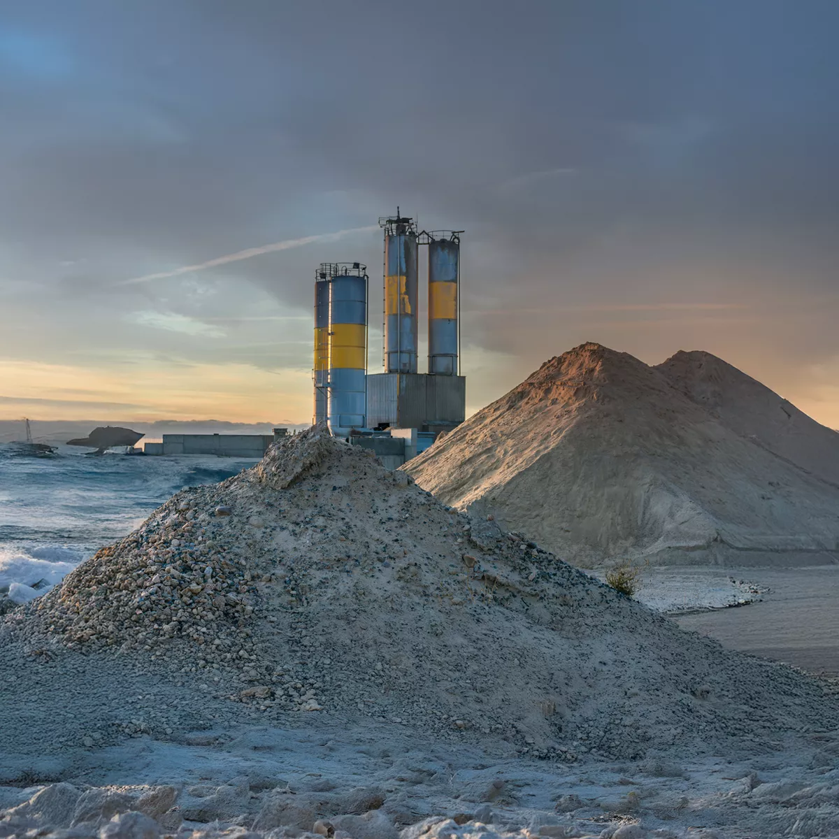 Improve reliability, maximize uptime, and optimize operations with AI-driven asset performance solutions for data centers. Emerson combines machinery health analytics, intelligent device management, predictive insights, and workflow automation into a connected reliability ecosystem.