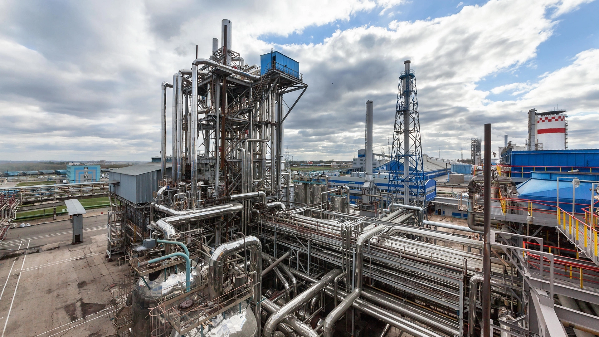 Chemical plant for production of ammonia and nitrogen fertilization on day time. 