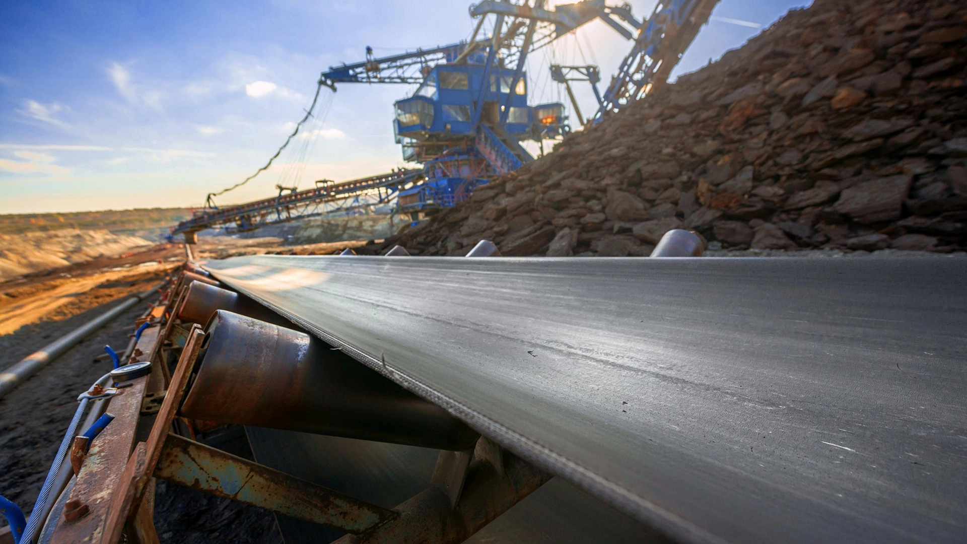 Long conveyor belt transporting ore to the power plant