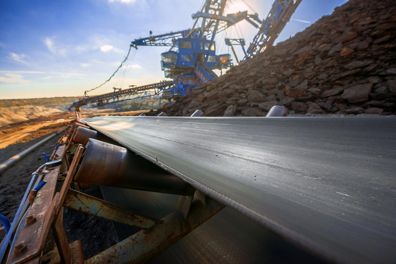 Long conveyor belt transporting ore to the power plant