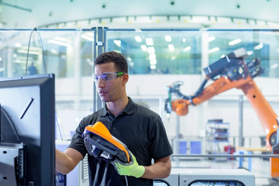 How Top Performing Companies Drive Competitive Advantage Through Digital Transformation 