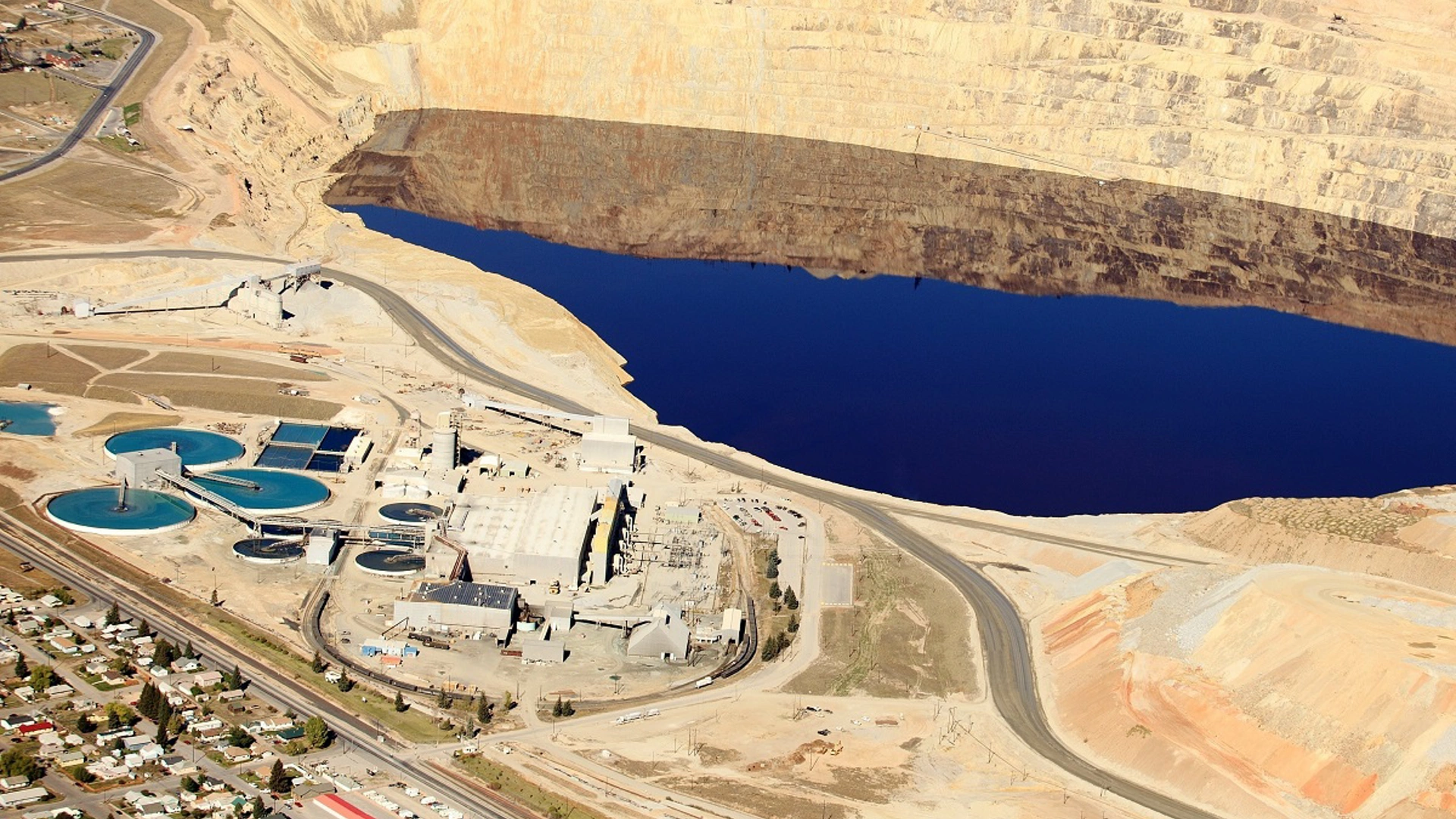 Extraction of Precious Metals from Sulfide Minerals Autoclave Leaching