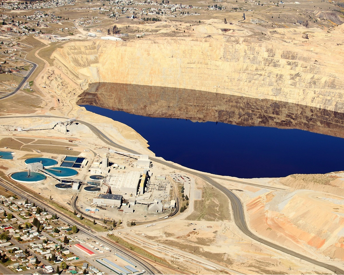 Extraction of Precious Metals from Sulfide Minerals Autoclave Leaching