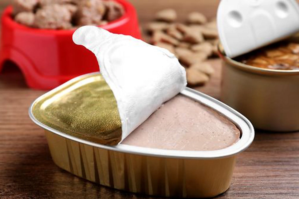 Soluções de medição para processos de esterilização e secagem na produção de alimentos úmidos para animais de estimação