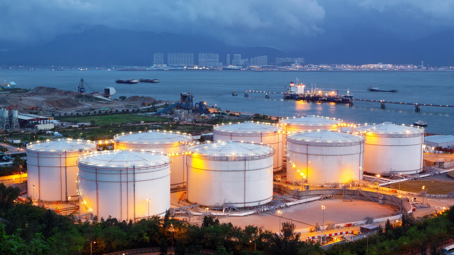 Wireless Pressure Measurement in Chemical Vessels