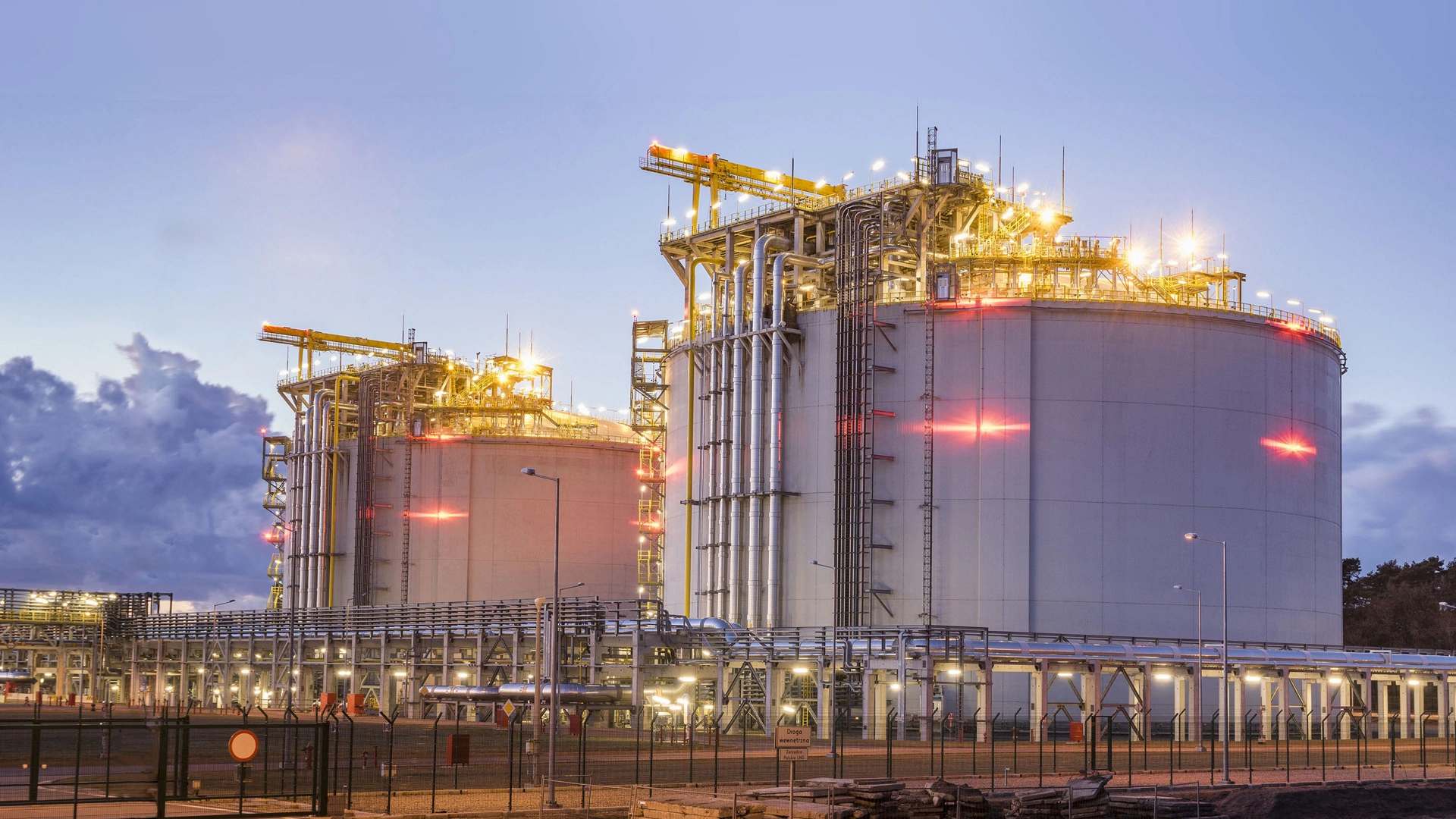 full containment storage tanks