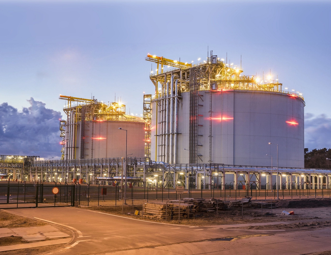 full containment storage tanks
