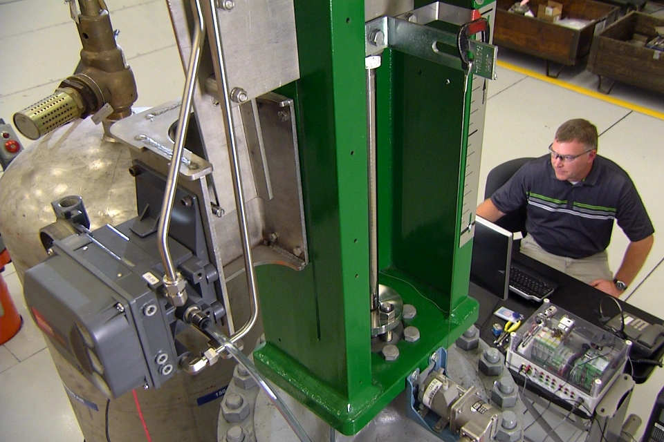Valvole di controllo anti-fluttuazione del compressore