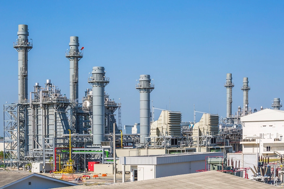Fornecedor de serviços gerais reduz o consumo de combustível em grande unidade geradora de energia 