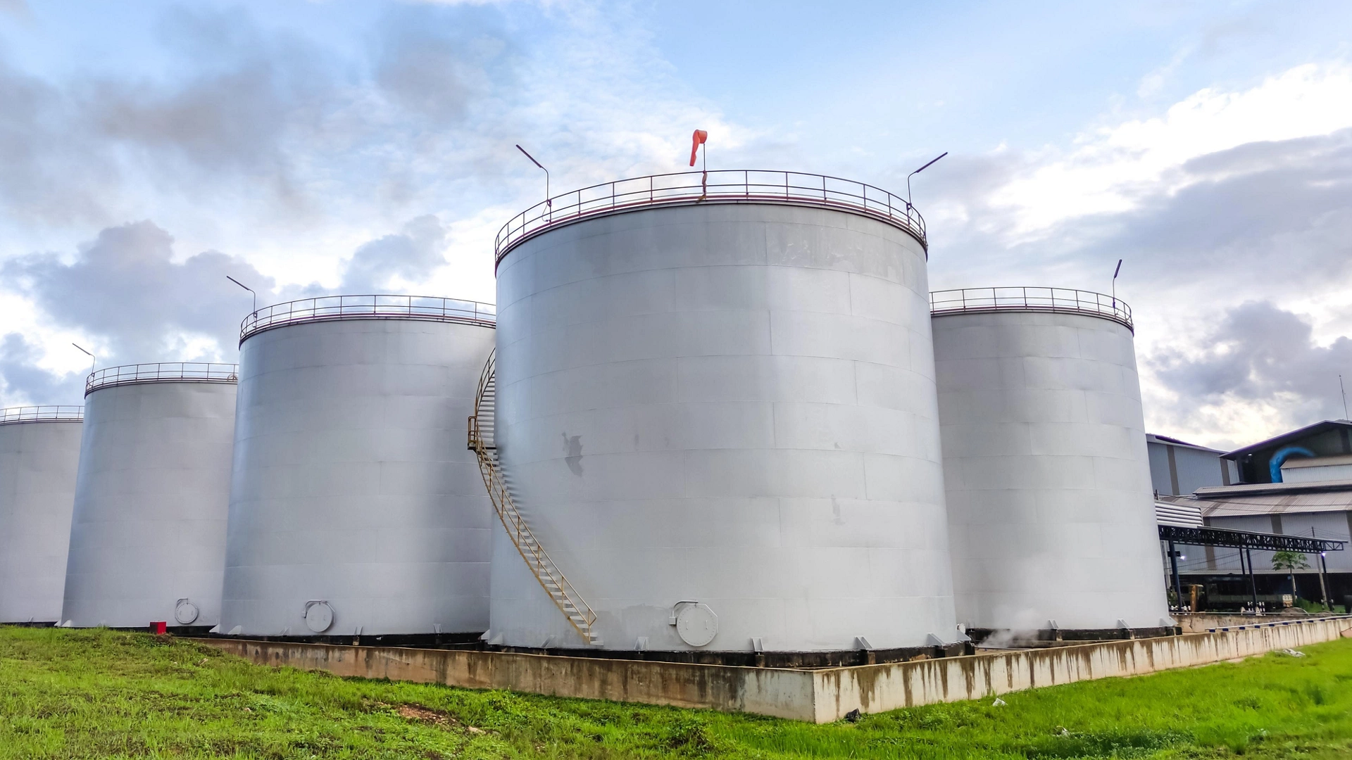 Inventory control in palm oil refining
