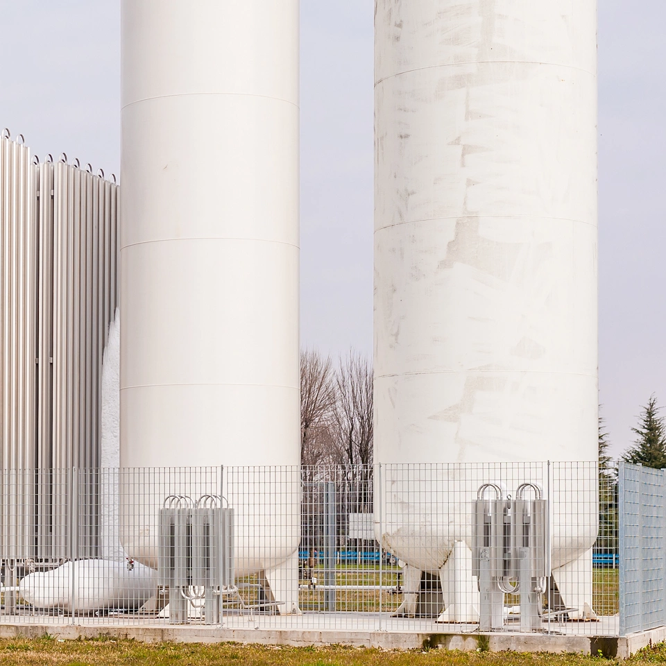 Liquid oxygen plant, tanks and heat exchange coils