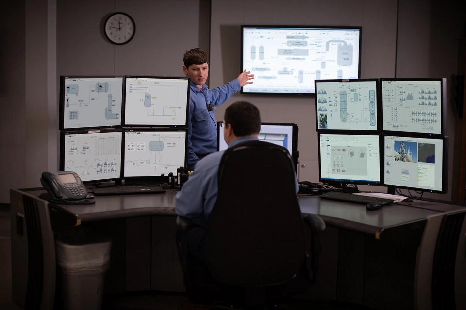 Enhance Refining Operations with DeltaV™ Automation