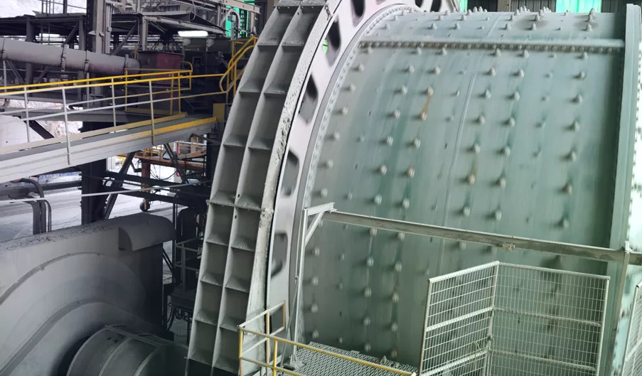 A Newmont se une à Emerson para uma solução única de confiabilidade de moinho SAG em operação de mineração de ouro no Peru.