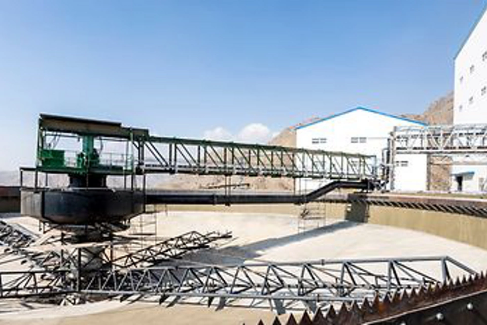 Optimize the radical thickener, maximize water recovery and tailings ponds service life