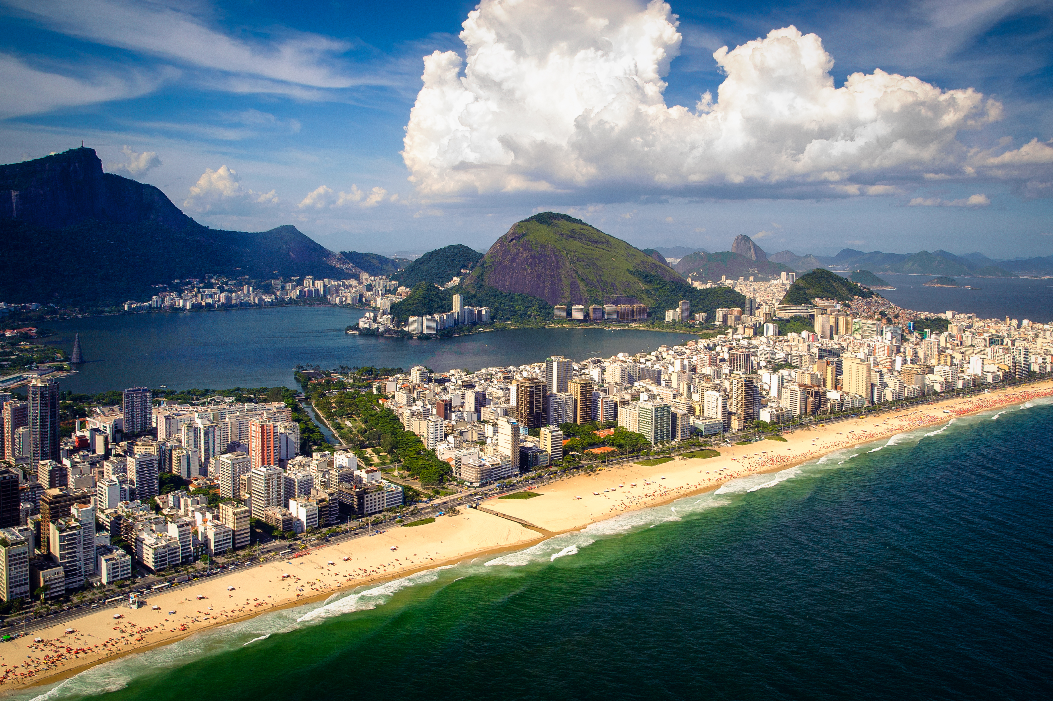 Rio d. Ипанема Рио-де-Жанейро. Пляж Рамос в Рио де Жанейро. Рио-де-Жанейро улицы парки море. Побережье Бразилии фото.