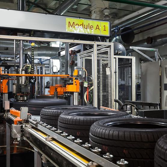 Fabrication de pneus industriels, Équipement de fabrication de pneus